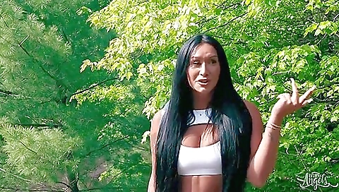 Latina milf with a massive ass has a deepthroating sex