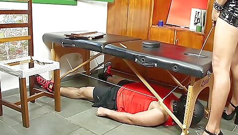 Skinny slutty shemale in latex takes a cumshot by a dude