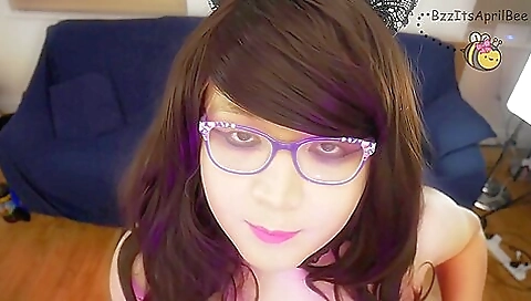 Amateur brunette with a nice body gets naked and fucked