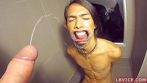 Horny milf pissing on the bed after a blowjob and creampie