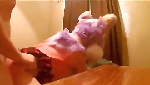 Sexy babe gets her pussy penetrated and gets creampie